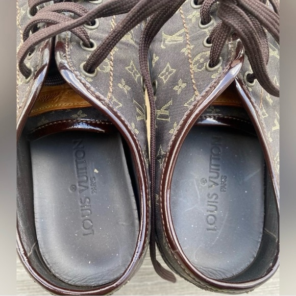 Classic Louis Vuitton Sneakers - Picture 3 of 9